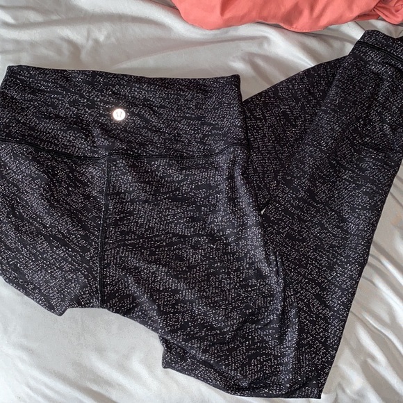 Size 4 knit material lulu leggings - Picture 2 of 3